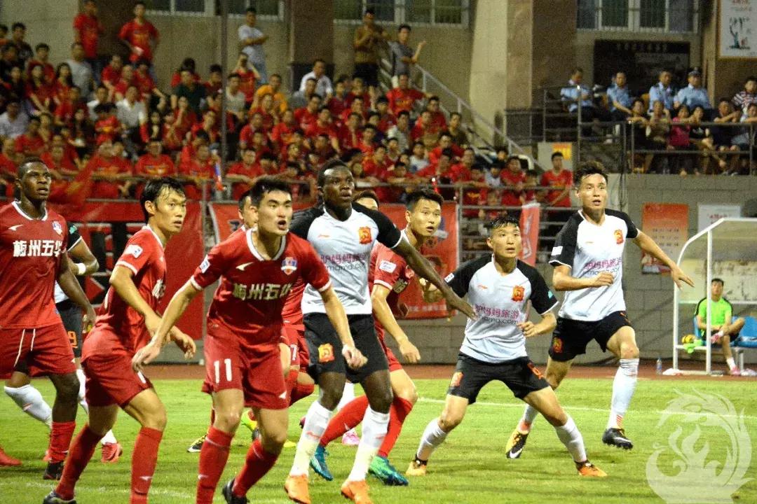 为爱前行｜足球之乡演绎精彩对决，武汉卓尔队客场0:0梅州客家队