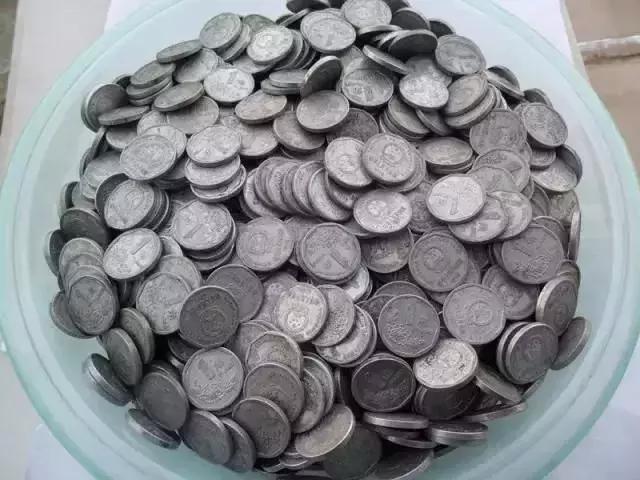 他分拣硬币月入两万？这事绝对靠谱，还帮了银行大忙