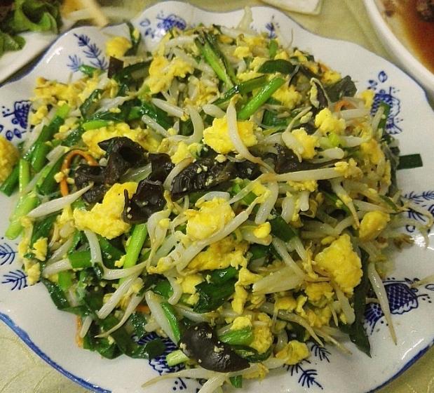 吃他家菜都得拼桌吃，一道雪衣豆沙就卖了70多年！