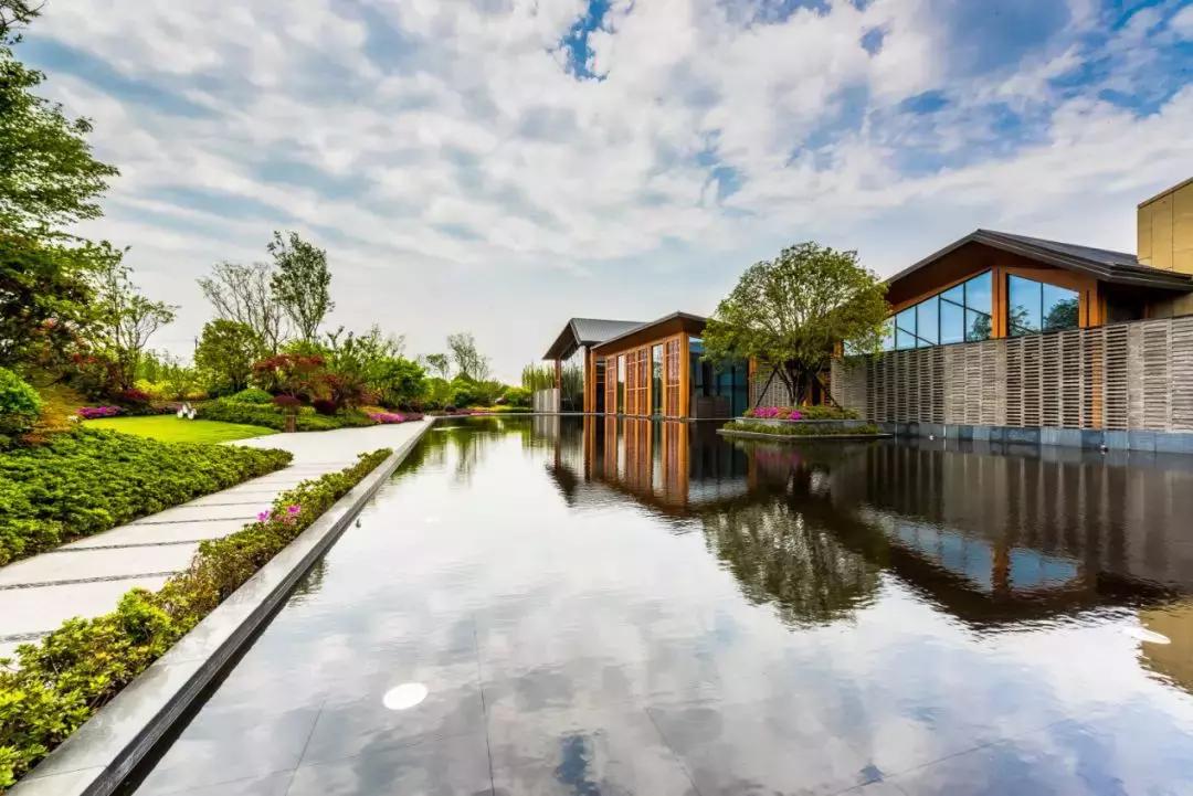 “美好之约遇鉴之旅”梦湖孔雀城“美好生活”媒体品鉴行圆满落幕