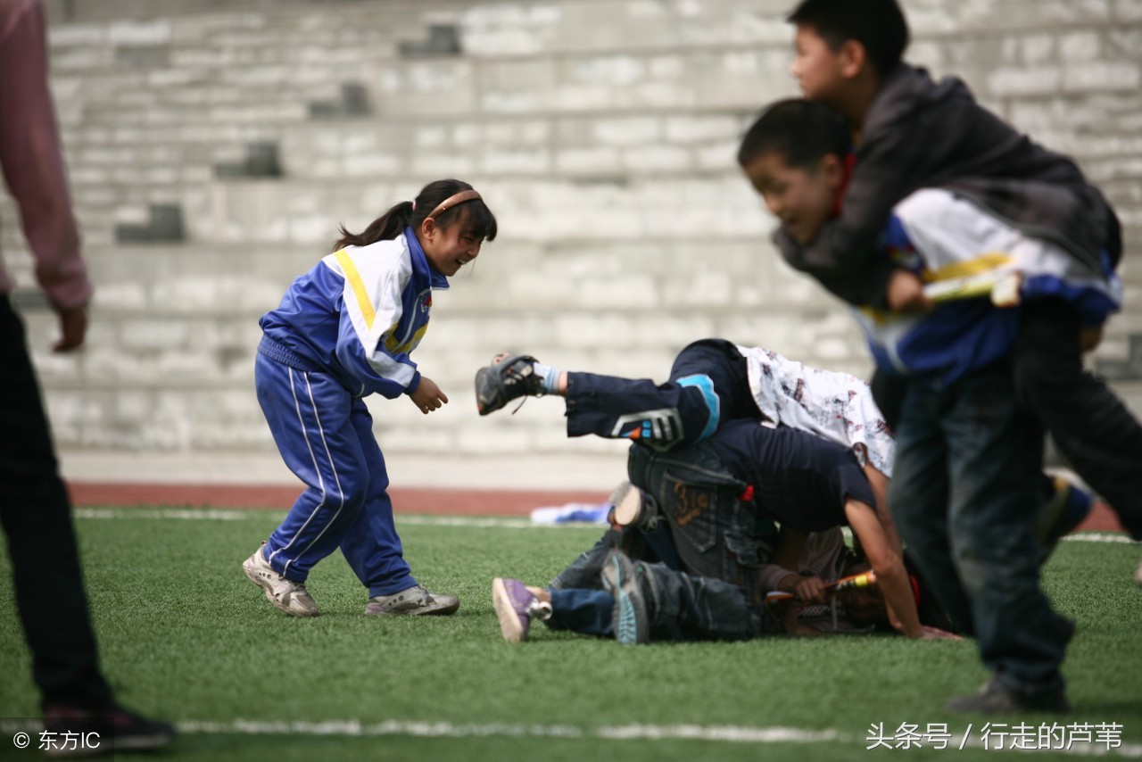 小孩子喜欢追逐打闹,小孩喜欢追逐打闹是怎么回事