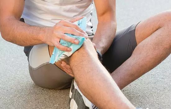 冰敷消炎症的正确方法,冰敷对恢复有帮助吗