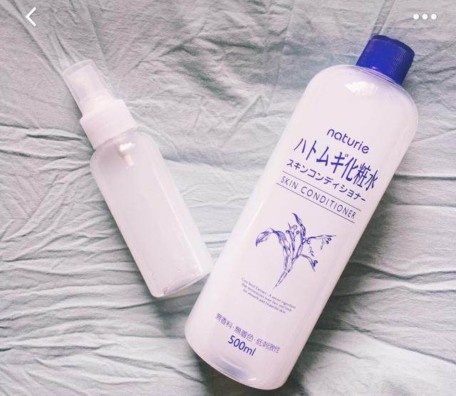 化妆水不油腻测评,化妆水不值得买