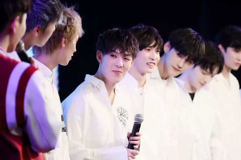 这个牌子出什么都火到断货,女生必须入一个