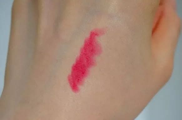 这个牌子出什么都火到断货，女生必须入一个