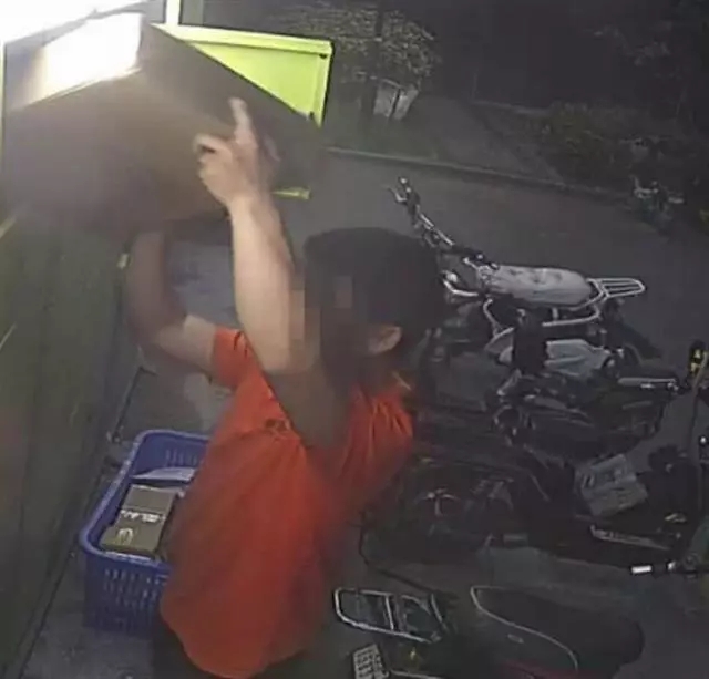 凭取件码拿快递需不需要问姓名,快递柜取件码会发短信吗