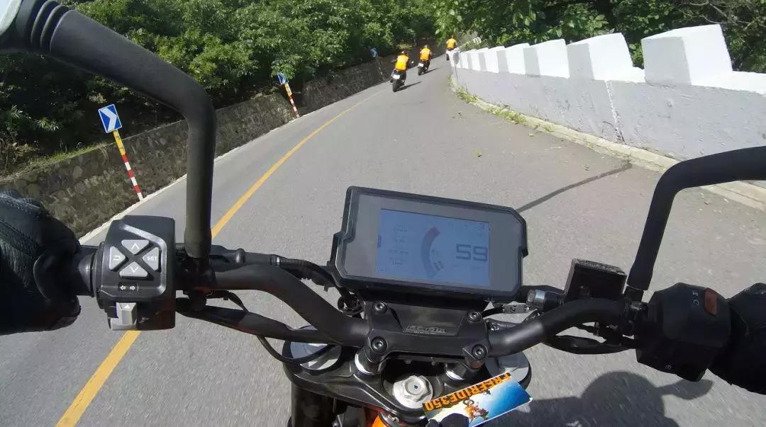 ktm390duke老款改新款,最新款ktm390duke座高