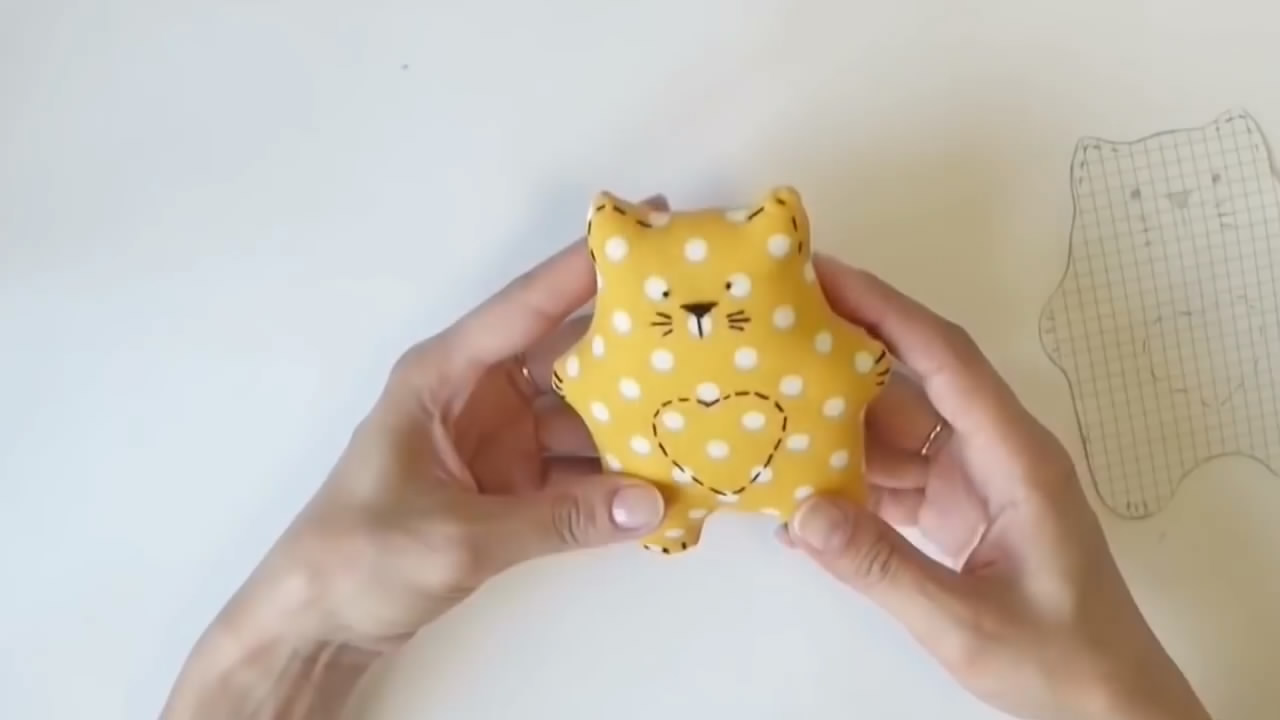 暖猫布艺手工材料包教程,diy包包手工灰蓝猫头缝制教程