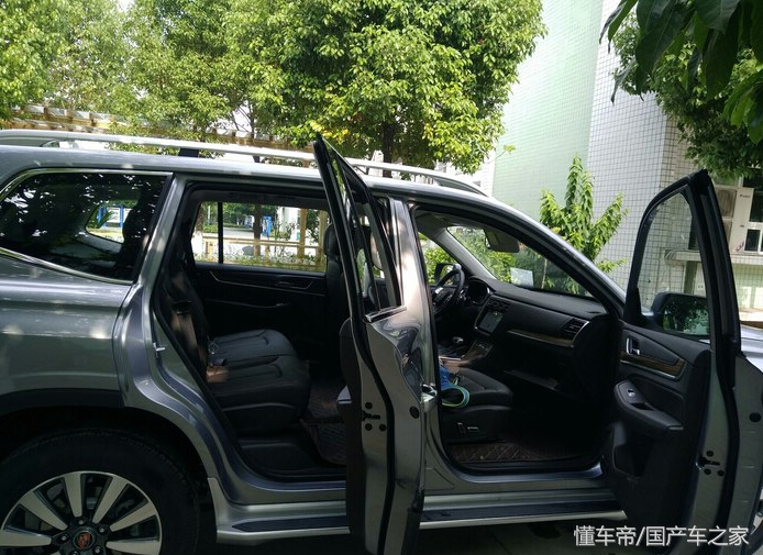 荣威rx8气场怎么样,荣威rx8七座版大红色