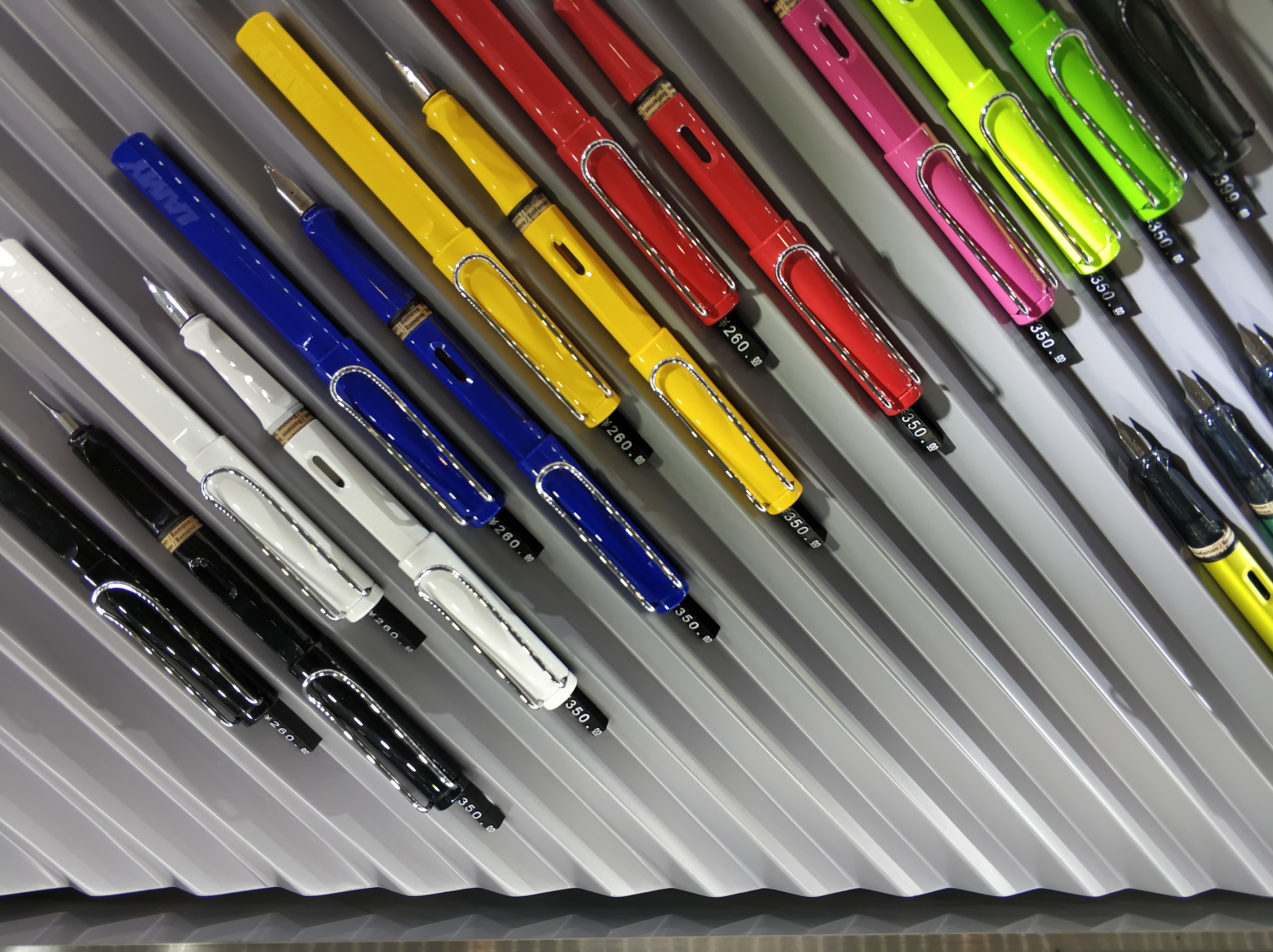 凌美2000价格700多是正品吗,英雄价格行情