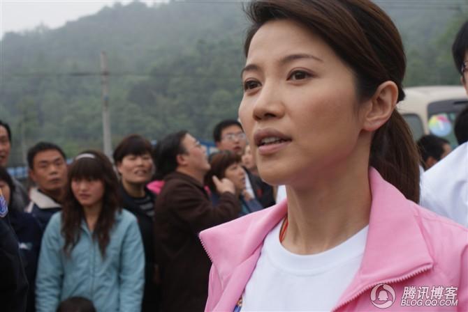 穿越地震带之什邡日记：地震周年谭咏麟黄日华众明星到蓥华小学