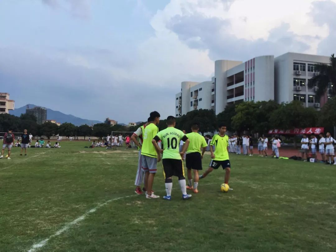 「活力邓中」绿茵之茂盛,足球之生机