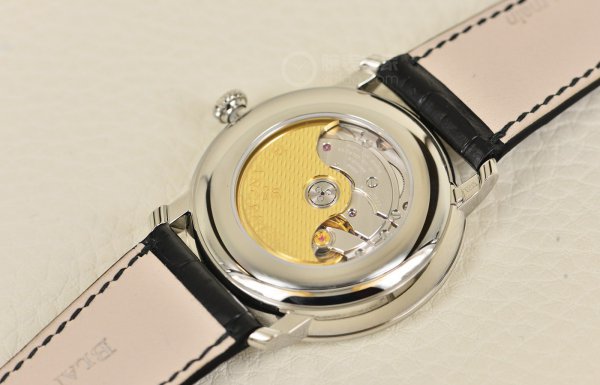 宝珀五十噚精钢钛合金陶瓷表圈,避开热门款选择宝珀开创系列腕表