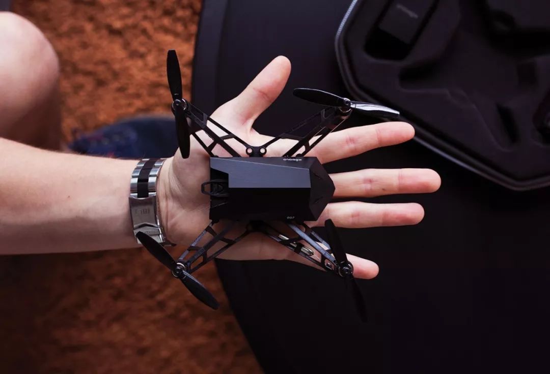 众测，一扔就会飞的自拍杆，不小心就把逼给装了