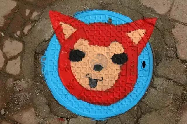 30所职校为井盖“整容”，以画会友，你的学校技术如何？