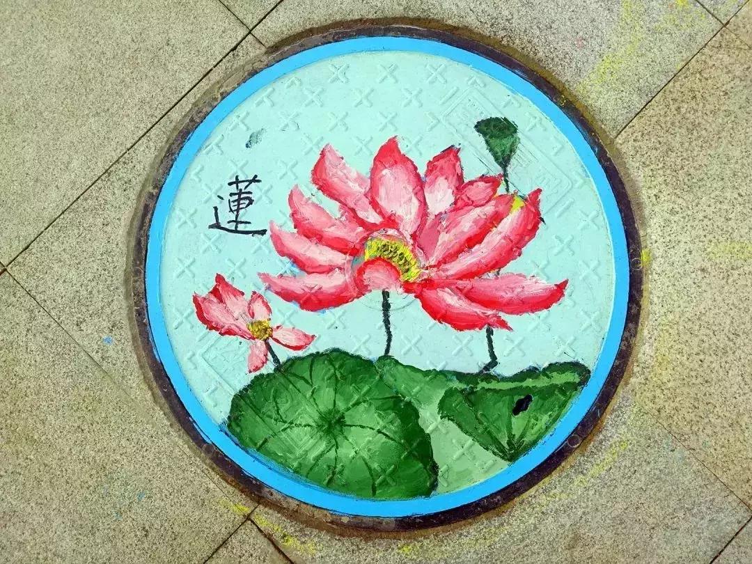 30所职校为井盖“整容”，以画会友，你的学校技术如何？