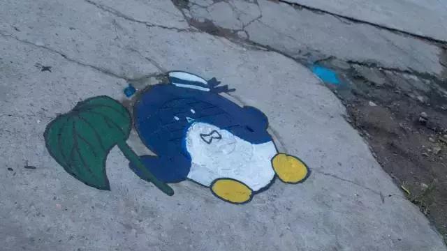 30所职校为井盖“整容”，以画会友，你的学校技术如何？