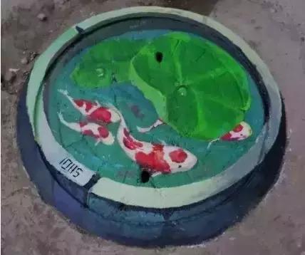 30所职校为井盖“整容”，以画会友，你的学校技术如何？