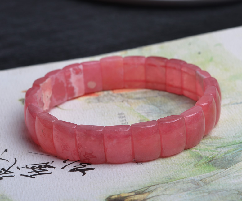 红纹石属于什么档次,红纹石属于昂贵的宝石吗