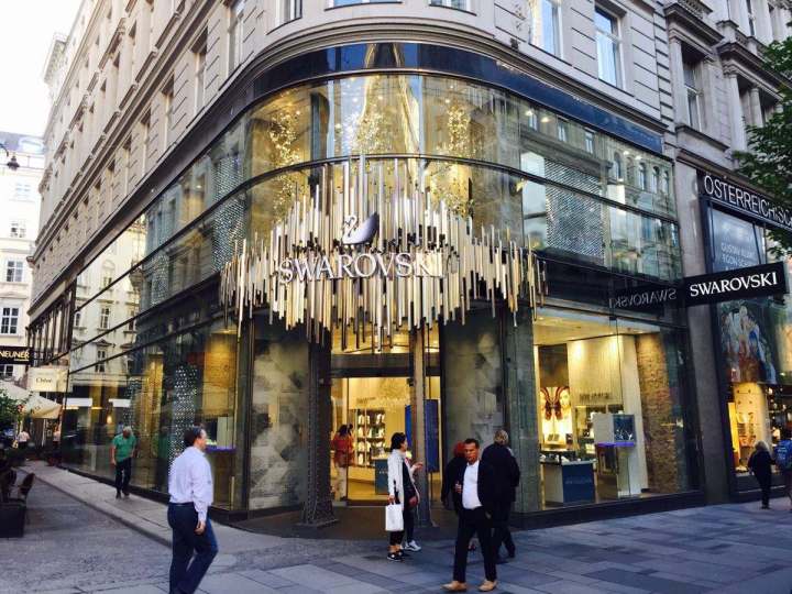 150元的施华洛世奇是真的吗,三百多块钱的施华洛世奇是真的吗