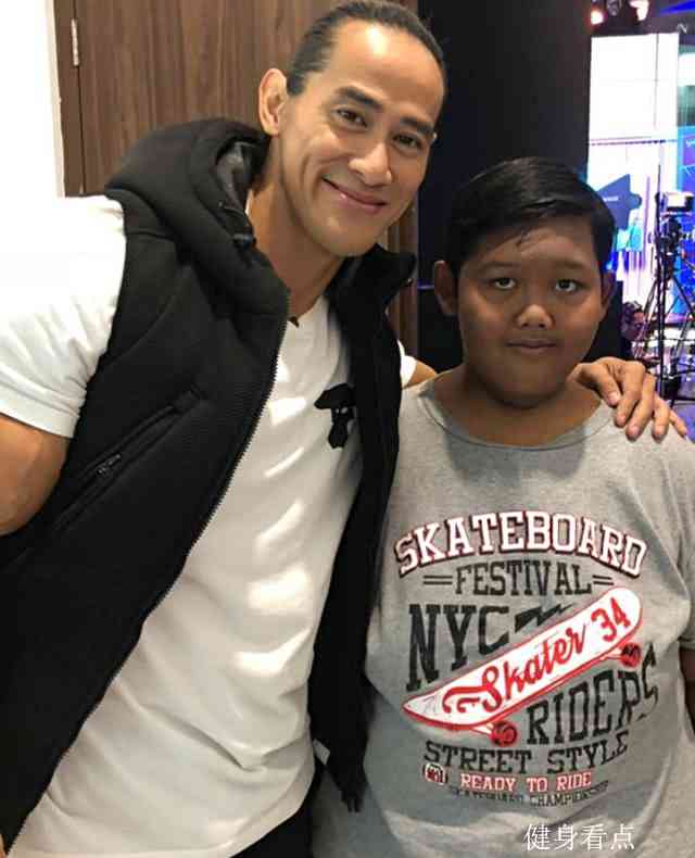 还记得那位400斤的印尼少年吗？这是他减肥1年半后的样子！