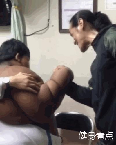 还记得那位400斤的印尼少年吗？这是他减肥1年半后的样子！