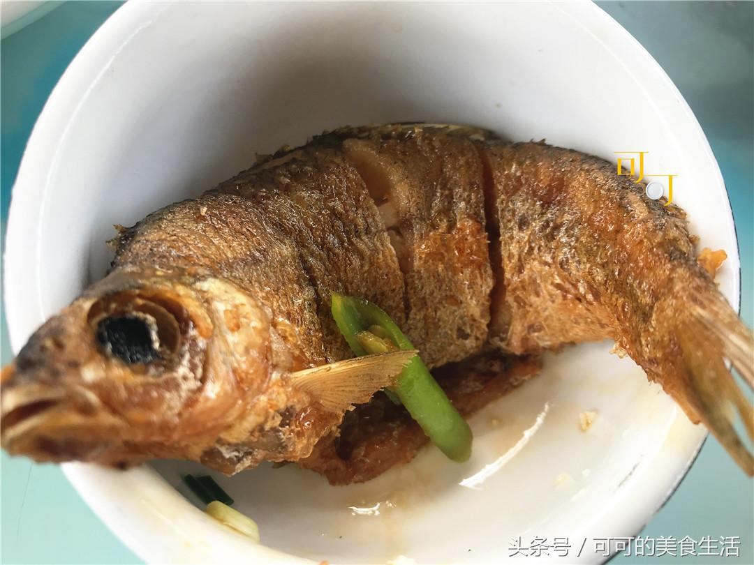 在新安江镇的农家乐，四个菜200元，第一次吃到新鲜河蚌