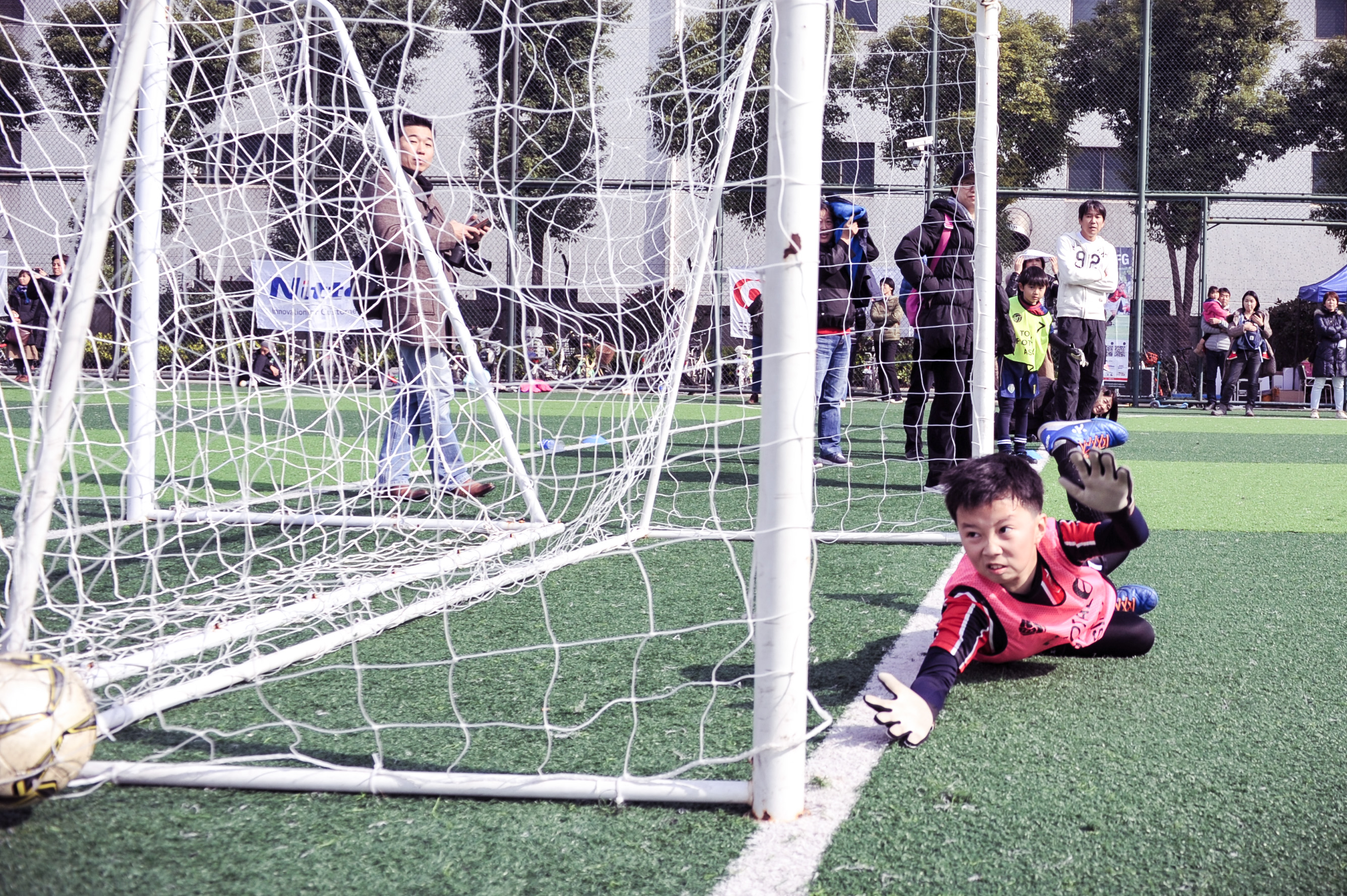 怎样当好一个足球守门员,该如何当一名称职的守门员