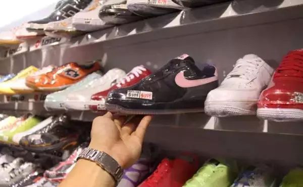 珠海拱北海关查获水货,香港查获72万元假货