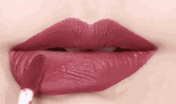 雅诗兰黛口红对比ysl,雅诗兰黛气场全开的口红