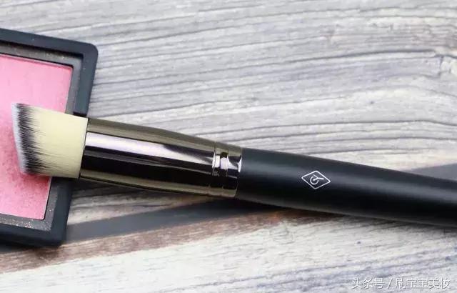 夏天化妆t区容易脱妆怎么办,化妆不容易脱妆方法是什么