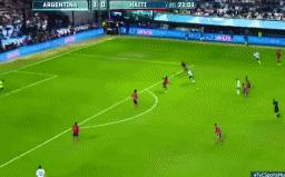 阿根廷3-0克罗地亚梅西助攻,阿根廷夺冠阿圭罗扛起梅西