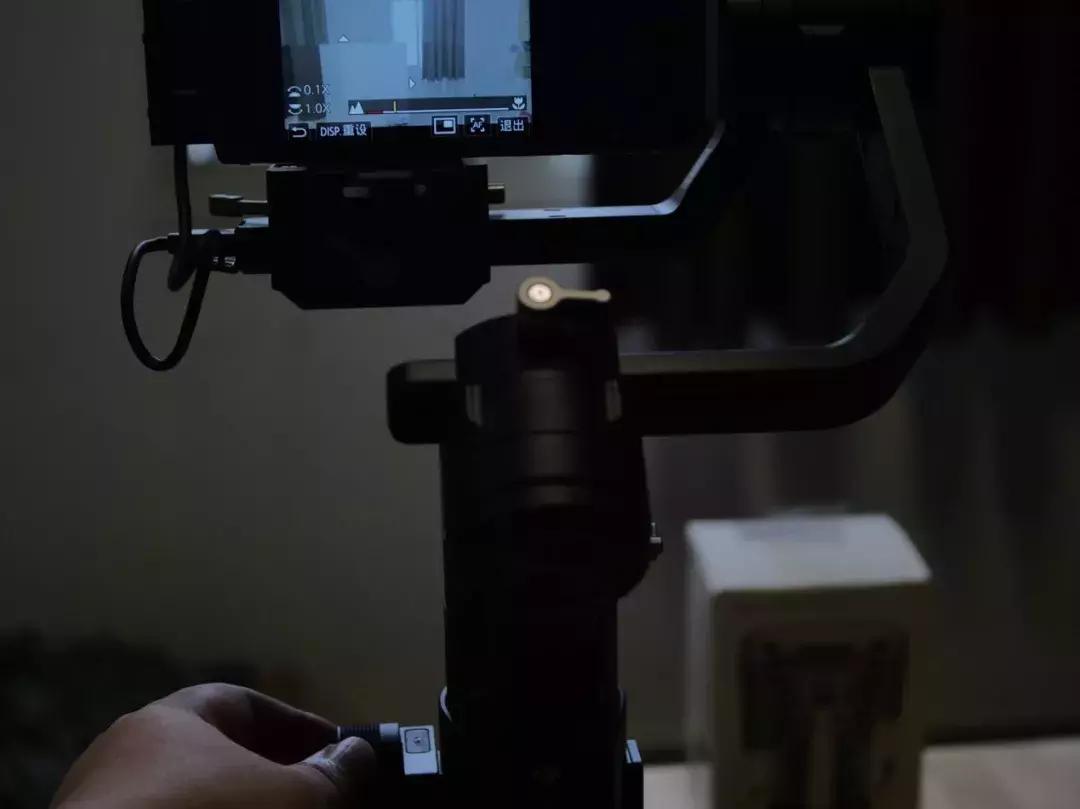 大疆如影s稳定器装箱,大疆如影s相机稳定器竖屏安装