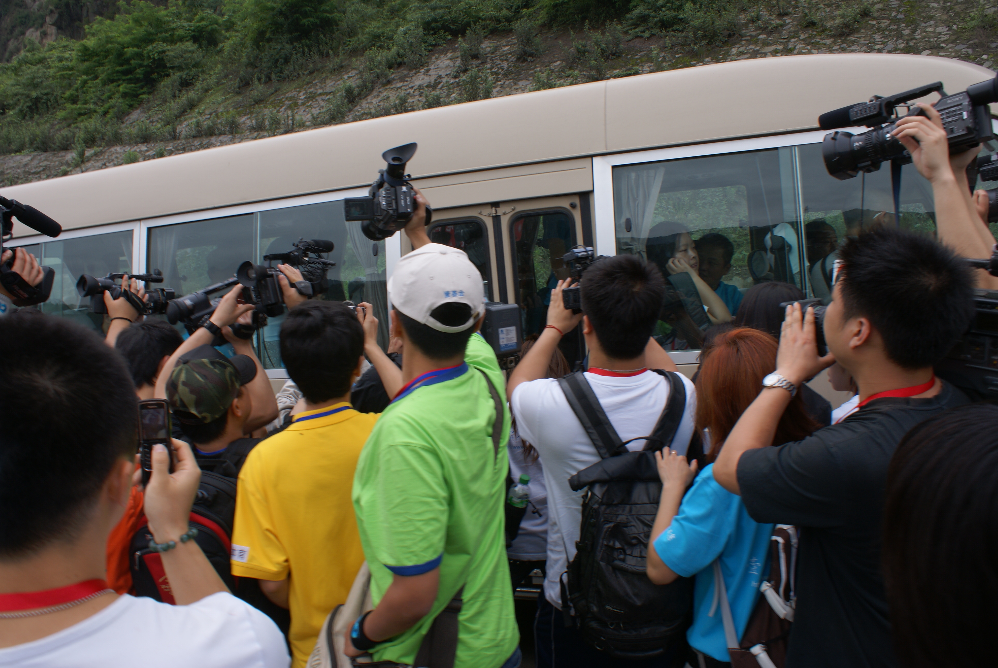 汶川特大地震映秀震中,央视网直播地震科普携手同行回放