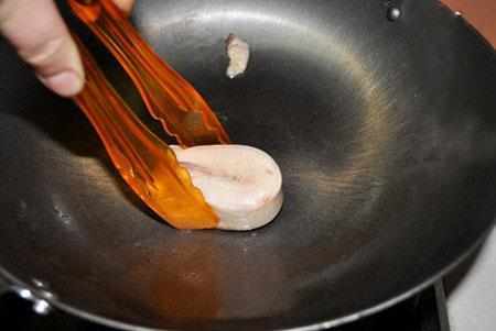 铁锅锅底外面生锈怎么处理,铁锅锅底生锈用什么能洗掉