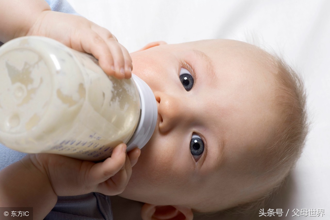 边吃边睡的宝宝该如何应对,如何改掉宝宝边吃边睡