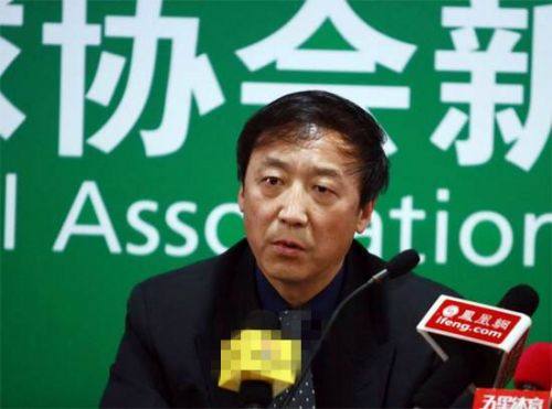 中甲乱象!深足外援惨遭“断腿式”犯规,球迷:禁赛15场!