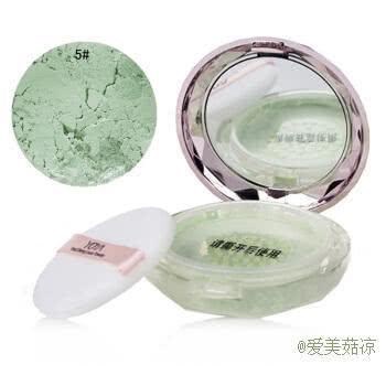 外国一网友,把女友摔到了床上,接下来的一幕尴尬了