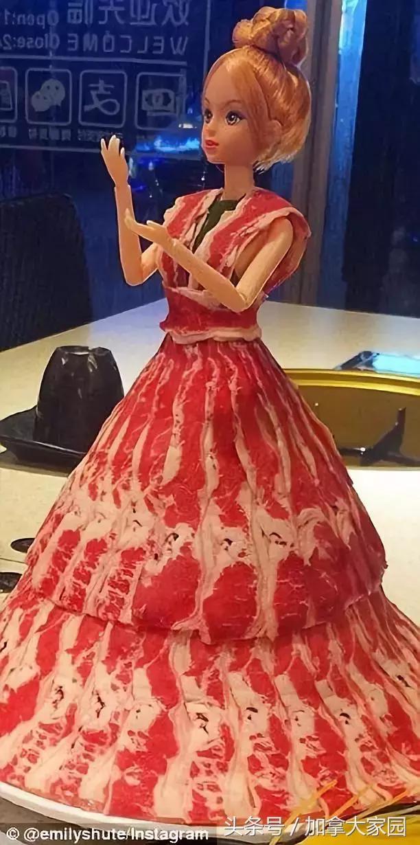 火了！温哥华餐厅用牛肉给芭比娃娃做裙子，这火锅你敢吃吗？