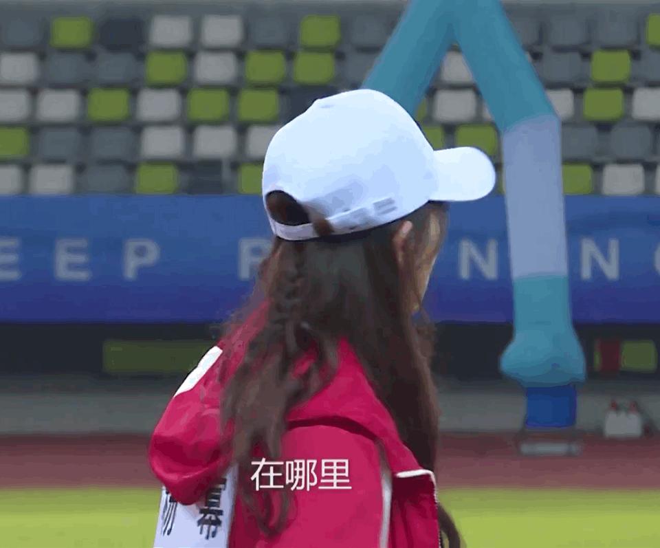 杨幂上跑男,杨幂录制节目踢足球