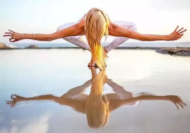 做瑜伽时倒立放屁怎么解决,哪些瑜伽动作可以改善放屁