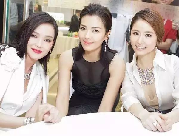 显白提气色完美日记口红是哪一款,奶茶色口红和橘色口红哪个显白