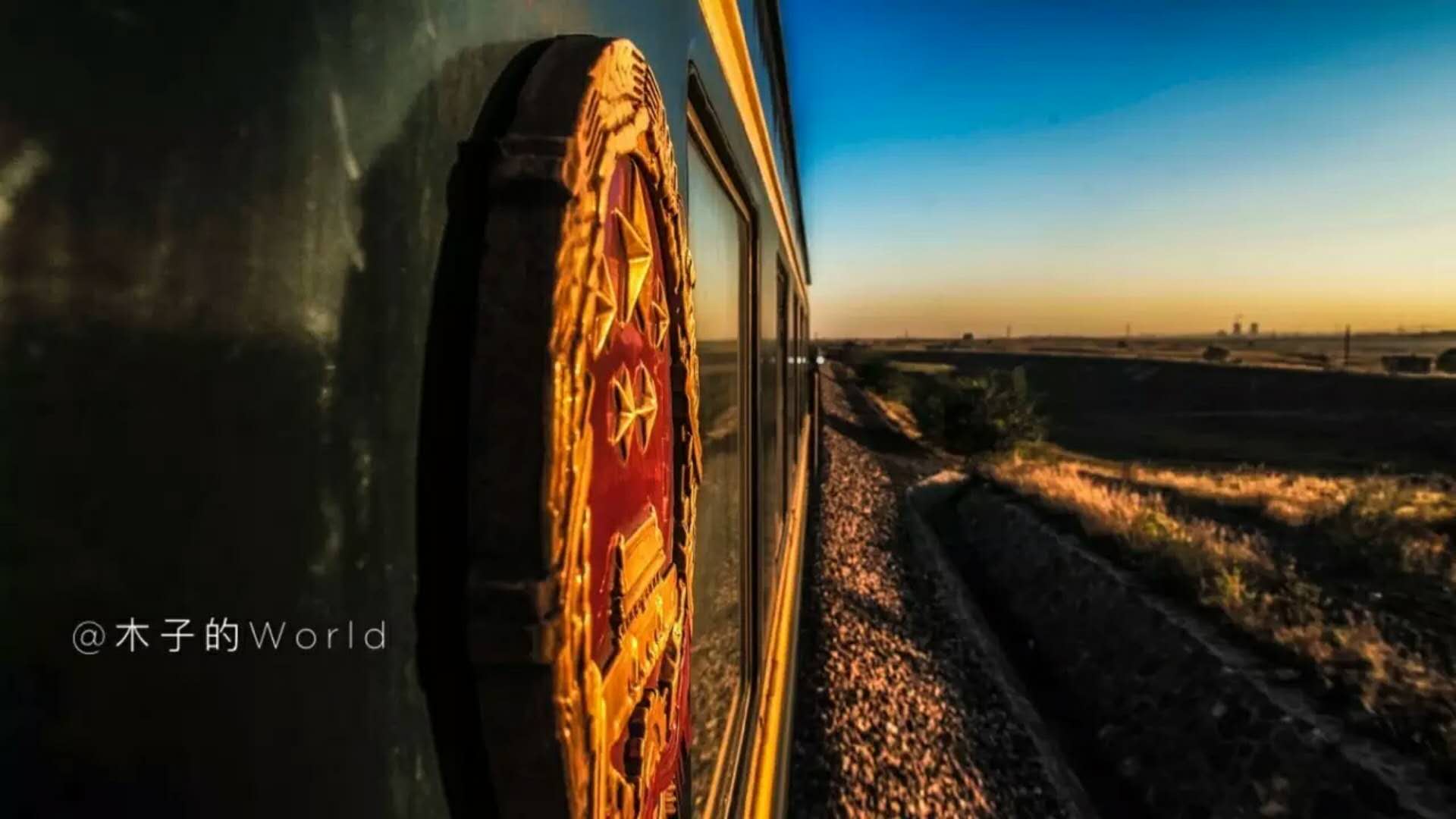 她在127小时的K3火车上拍婚纱照,看了三个国家的风景