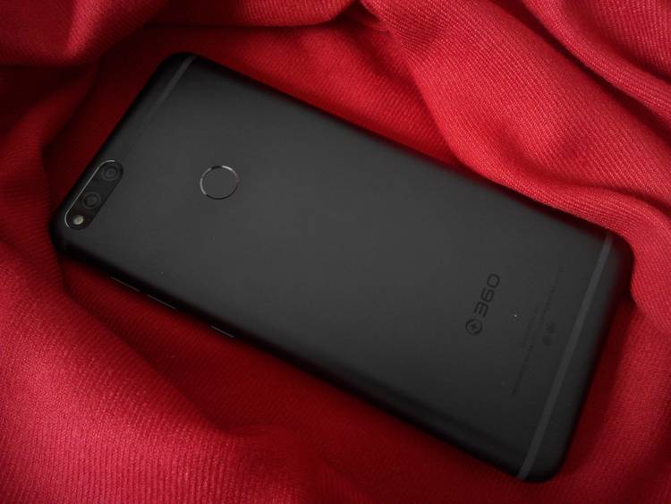 带拍照功能的游戏,手机除游戏拍照还有什么刚需性能