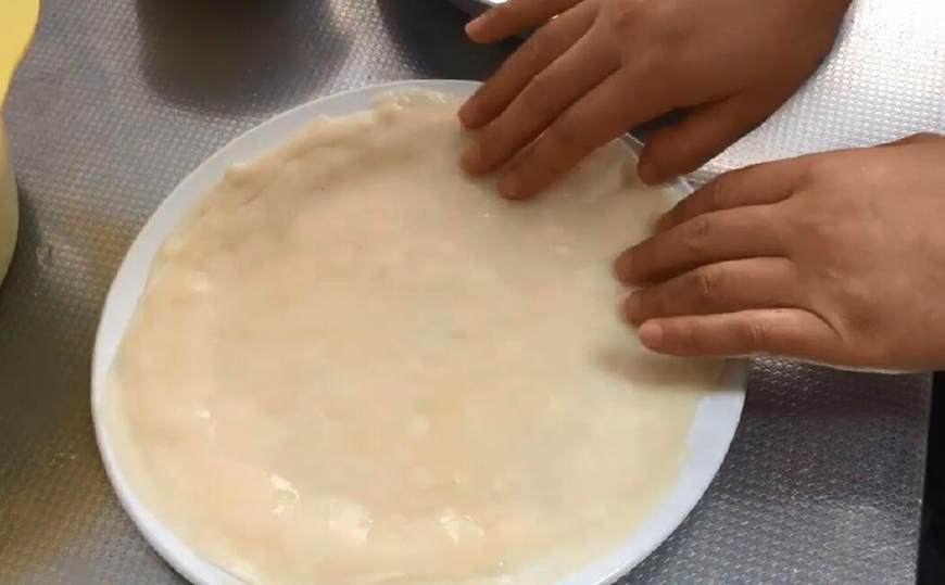 凉皮制作揭秘,凉皮的制作方法不易断裂