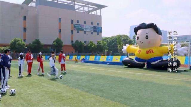 邓超对鹿晗的帮助,鹿晗踢球水平如何