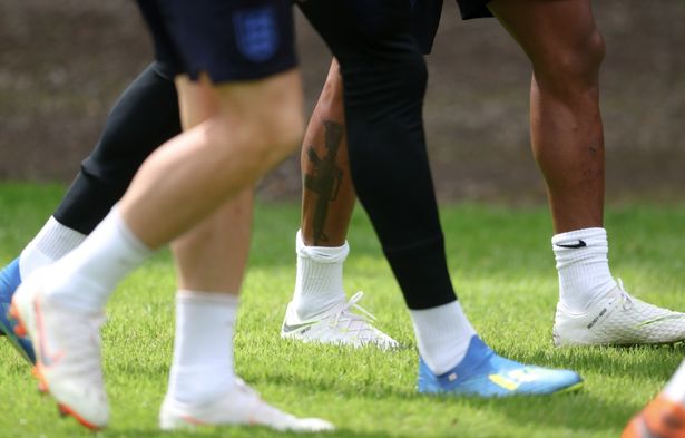 6月3日世界杯英格兰日报：首发阵型初见端倪前场四人组有多凶？