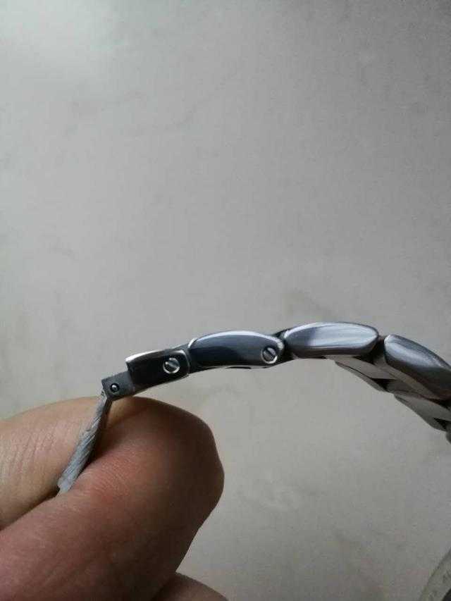 儿童手表表链怎么拆,手表拆表链只拆一边吗