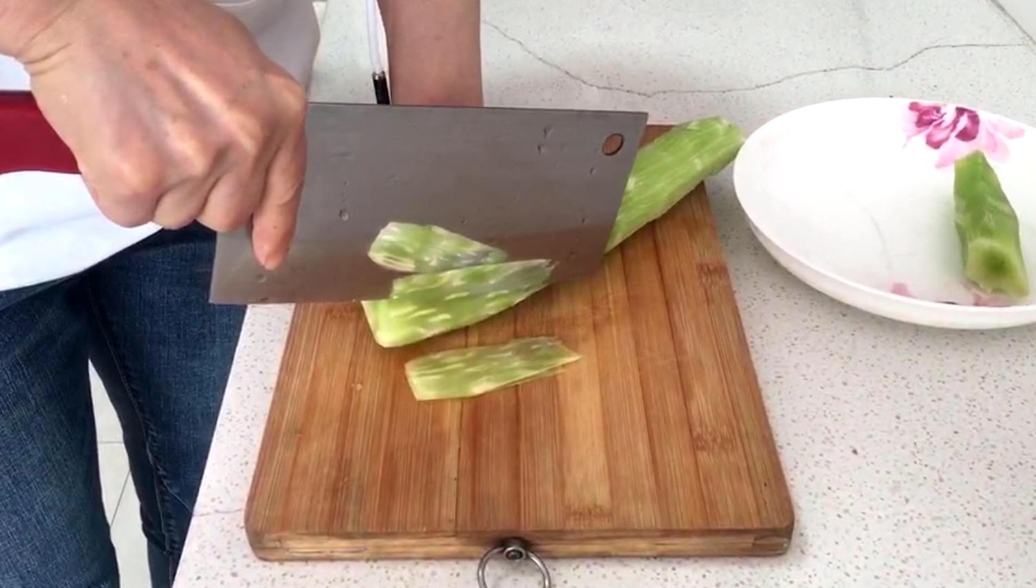 莴笋这样做五分钟搞定一吃就上瘾,这才是莴笋最好吃的做法脆爽滑嫩