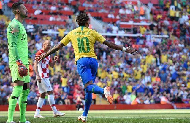 学好足球操作,学内马尔点球的技巧